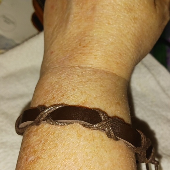Handmade Leather Unisex Bracelet - Picture 2 of 4